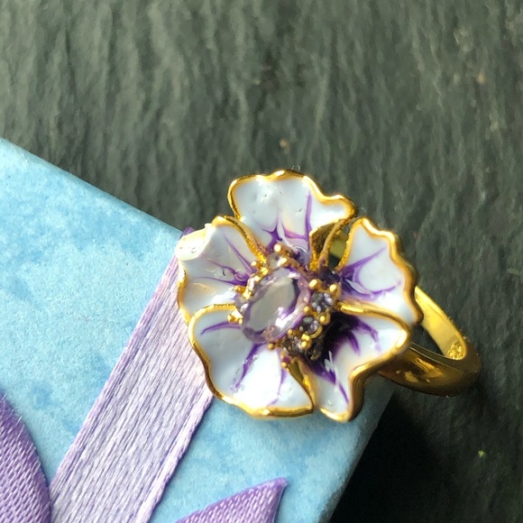 Ring - Picture 3 of 6